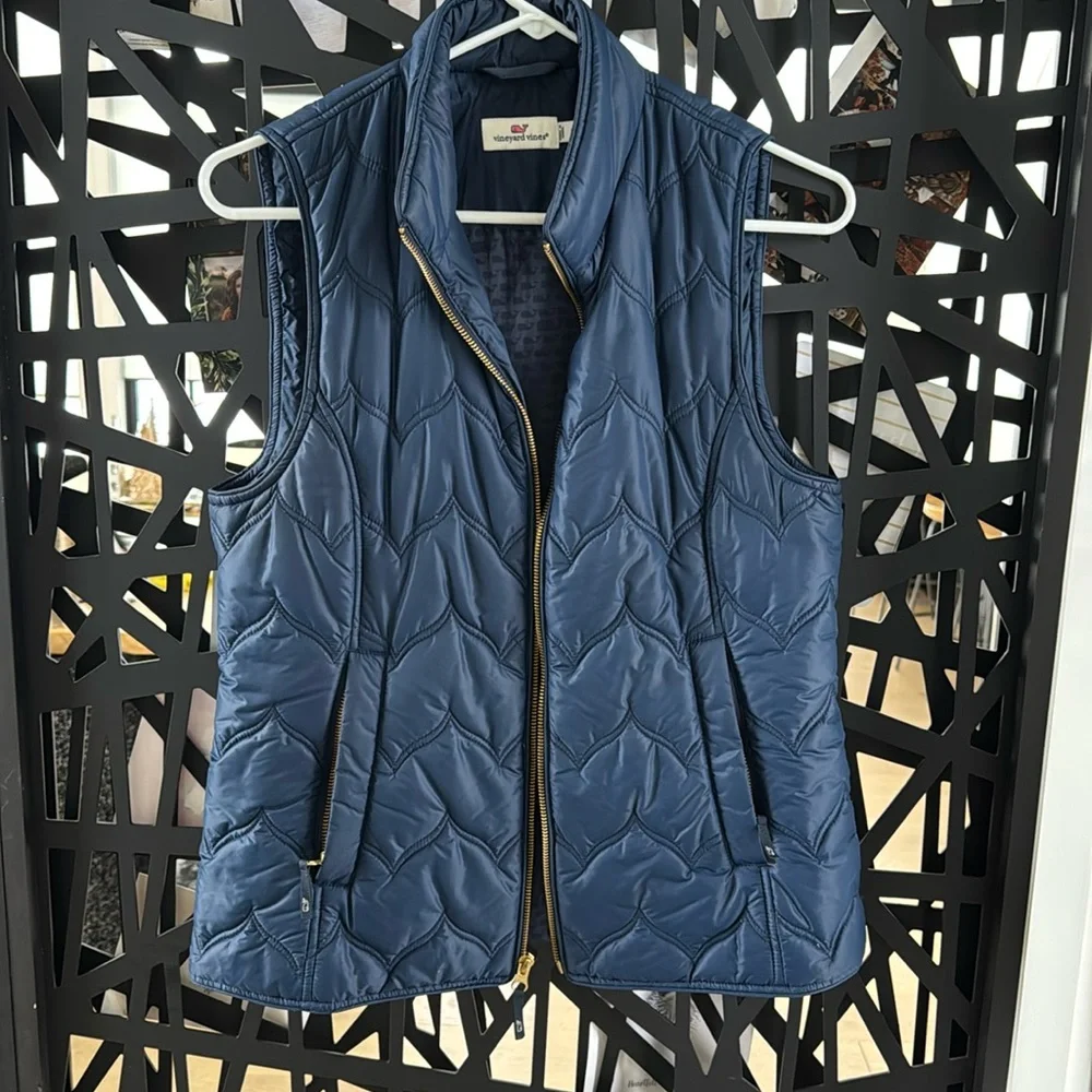 Vineyards Vines puffer vest in Navy